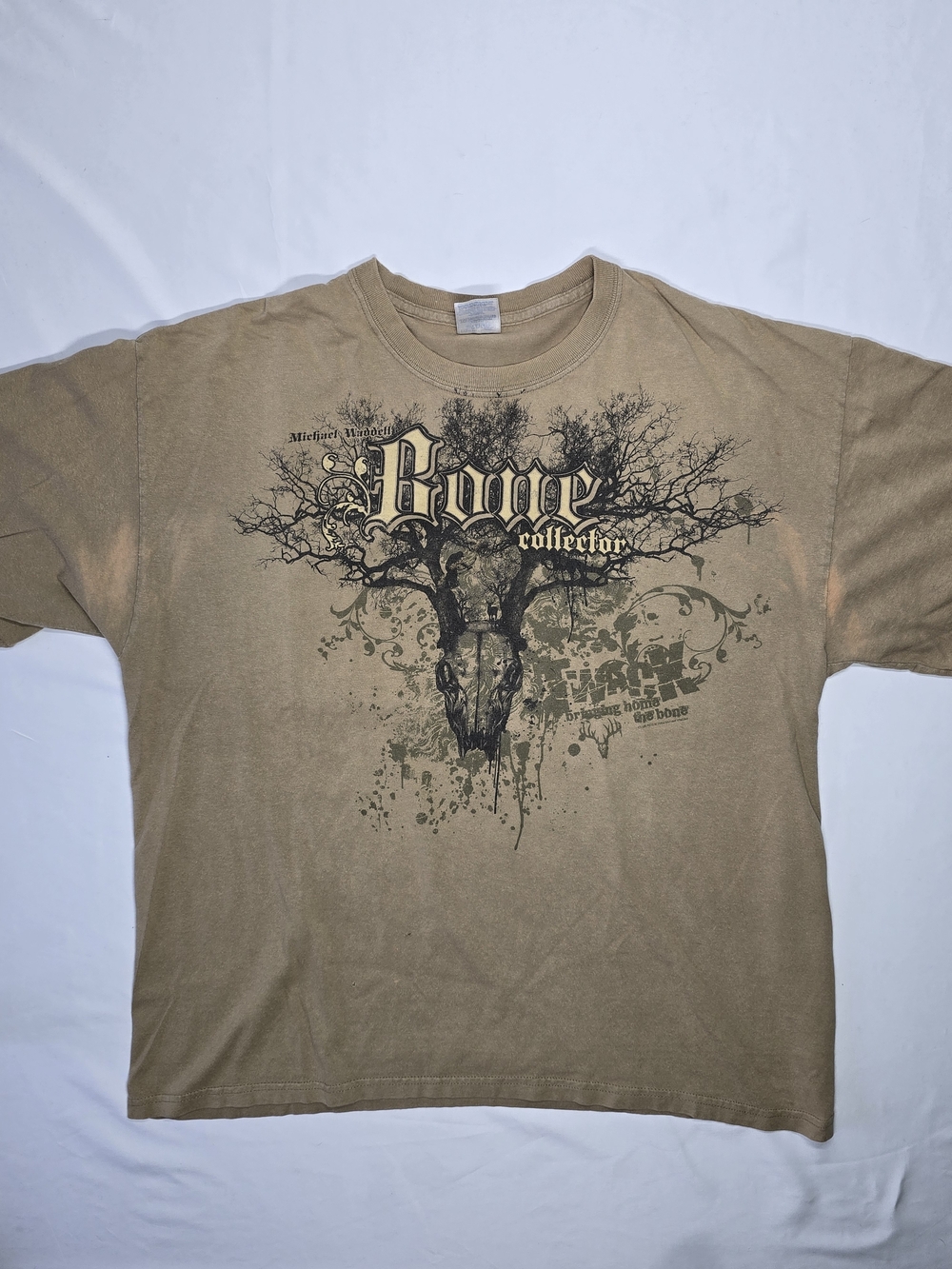 Vintage Michael Waddell Bone Collector Deer Skull Graphic T-Shirt XL Tan